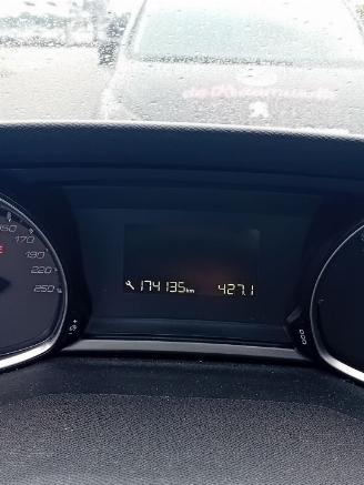 Peugeot 308 308 SW (L4/L9/LC/LJ/LR) Combi 5-drs 1.2 12V e-THP PureTech 130 (EB2DTS=
(HNY)) [96kW]  (03-2014/06-2021) picture 2