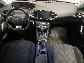 Peugeot 308 308 SW (L4/L9/LC/LJ/LR) Combi 5-drs 1.2 12V e-THP PureTech 130 (EB2DTS=
(HNY)) [96kW]  (03-2014/06-2021) picture 10