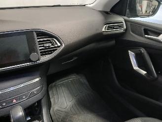 Peugeot 308 308 SW (L4/L9/LC/LJ/LR) Combi 5-drs 1.2 12V e-THP PureTech 130 (EB2DTS=
(HNY)) [96kW]  (03-2014/06-2021) picture 16