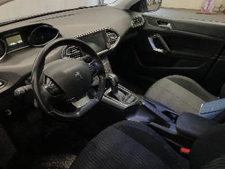 Peugeot 308 308 SW (L4/L9/LC/LJ/LR) Combi 5-drs 1.2 12V e-THP PureTech 130 (EB2DTS=
(HNY)) [96kW]  (03-2014/06-2021) picture 11