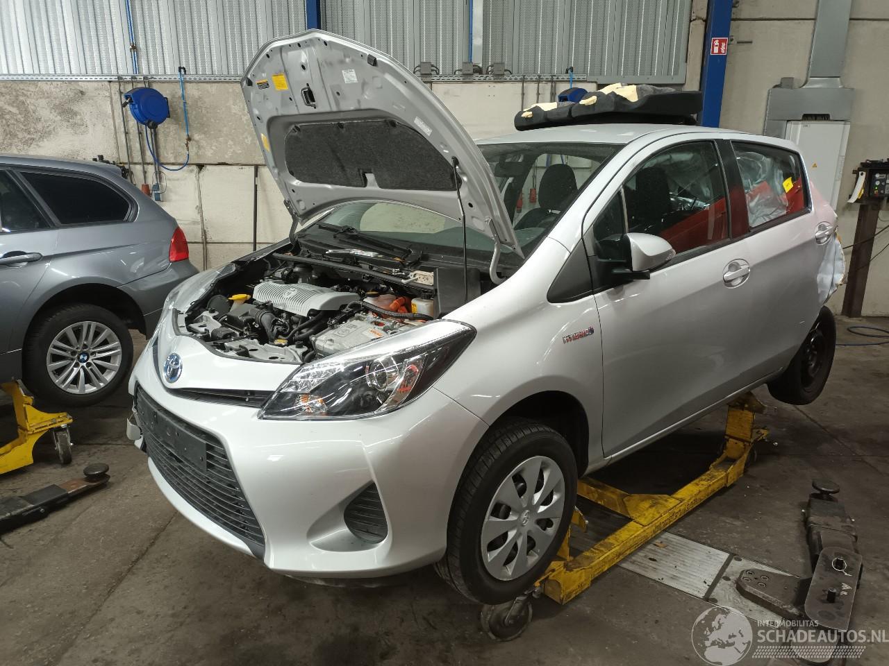 Toyota Yaris Yaris III (P13) Hatchback 1.5 16V Hybrid (1NZ-FXE) [74kW]  (03-2012/09=
-2020)