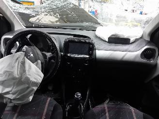 Peugeot 108 108 Hatchback 1.0 12V (1KRFE(CFB)) [51kW]  (05-2014/...) picture 5