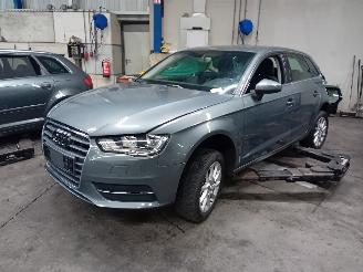 demontáž osobní automobily Audi A3 A3 Sportback (8VA/8VF) Hatchback 5-drs 1.2 TFSI 16V (CJZA(Euro 5)) [77=
kW]  (05-2013/03-2020) 2014/2