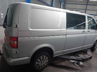 Volkswagen Transporter Transporter T5 Van 2.5 TDi (BNZ) [96kW]  (04-2003/11-2009) picture 3