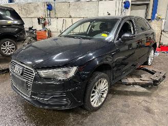 demontáž osobní automobily Audi A3 A3 Sportback (8VA/8VF) Hatchback 5-drs 1.4 TFSI 16V e-tron (CUKB(Euro =
6)) [110kW]  (05-2014/10-2020) 2015