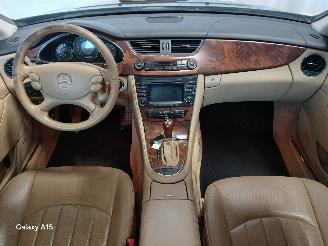 Mercedes CLS CLS (C219) Sedan 350 CGI 3.5 V6 24V (M272.985) [215kW]  (04-2006/12-20=
10) picture 12
