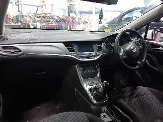 Opel Astra Astra K Hatchback 5-drs 1.6 CDTI 110 16V (B16DTU(Euro 6)) [81kW]  (02-=
2016/...) picture 5