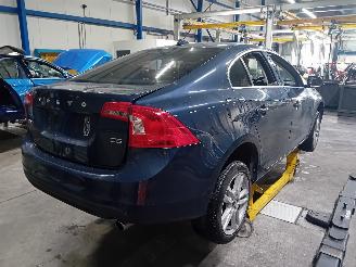 Volvo S-60 S60 II (FS) Sedan 2.4 D5 20V (D5244T10) [151kW]  (04-2010/12-2011) picture 3