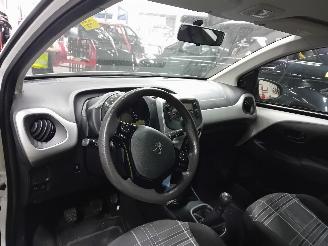 Peugeot 108 108 Hatchback 1.0 12V (1KRFE(CFB)) [51kW]  (05-2014/...) picture 5