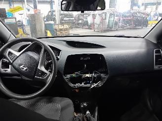 Hyundai I-20 i20 Hatchback 1.2i 16V (G4LA) [57kW]  (09-2008/12-2012) picture 5