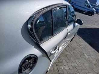 BMW 1-serie 1 serie (E87/87N) Hatchback 5-drs 116i 1.6 16V (N45-B16A) [85kW]  (06-=
2004/06-2011) picture 22