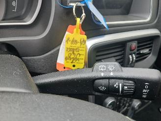 Volvo V-40 V40 (MV) Hatchback 5-drs 2.0 D2 16V (D4204T8(Euro 6b)) [88kW]  (02-201=
5/08-2019) picture 16