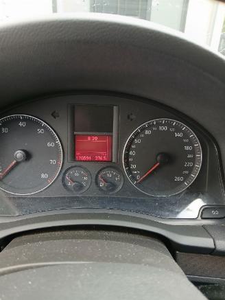 Volkswagen Golf Golf V (1K1) Hatchback 1.6 FSI 16V (BLP) [85kW]  (10-2003/07-2008) picture 5