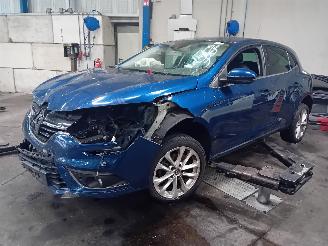 demontáž osobní automobily Renault Mégane Megane IV (RFBB) Hatchback 5-drs 1.2 Energy TCE 130 (H5F-408(H5F-F4)) =
[97kW]  (11-2015/...) 2016