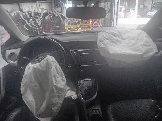 Toyota Auris Auris (E18) Hatchback 5-drs 1.8 16V Hybrid (2ZRFXE) [100kW]  (10-2012/=
03-2019) picture 5