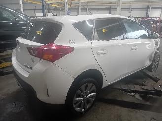 Toyota Auris Auris (E18) Hatchback 5-drs 1.8 16V Hybrid (2ZRFXE) [100kW]  (10-2012/=
03-2019) picture 3