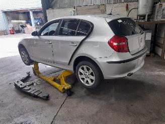 BMW 1-serie 1 serie (E87/87N) Hatchback 5-drs 116d 16V (N47-D20A) [85kW]  (03-2009=
/06-2011) picture 4