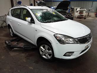 Kia Cee d Cee'd Sporty Wagon (EDF) Combi 1.4 16V (G4FA) [66kW]  (07-2009/12-2012=
) picture 2