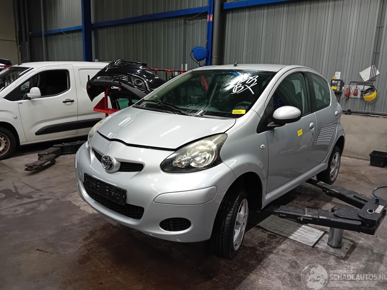 Toyota Aygo Aygo (B10) Hatchback 1.0 12V VVT-i (1KR-FE) [50kW]  (07-2005/05-2014)