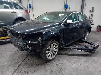 demontáž osobní automobily Volvo V-40 V40 (MV) Hatchback 5-drs 2.0 D4 16V (D4204T14) [140kW]  (05-2014/08-20=
19) 2014