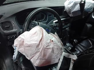 Volvo V-40 V40 (MV) Hatchback 5-drs 2.0 D4 16V (D4204T14) [140kW]  (05-2014/08-20=
19) picture 5