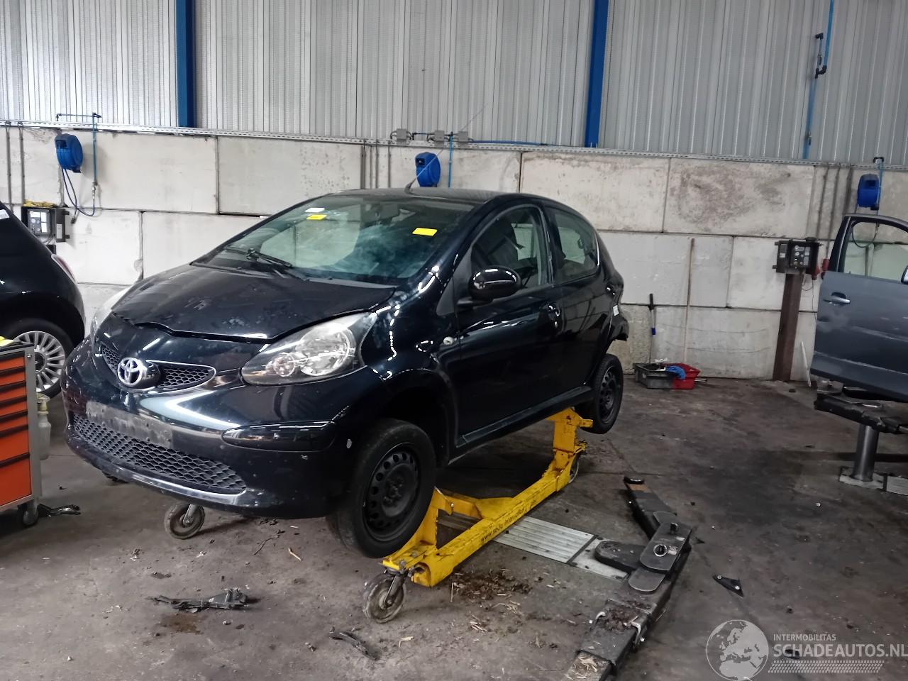 Toyota Aygo Aygo (B10) Hatchback 1.0 12V VVT-i (1KR-FE) [50kW]  (07-2005/05-2014)