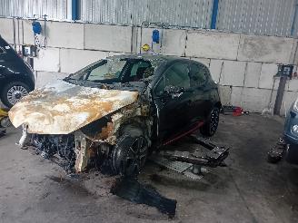 demontáž osobní automobily Renault Clio Clio IV (5R) Hatchback 5-drs 0.9 Energy TCE 90 12V (H4B-400(H4B-A4)) [=
66kW]  (11-2012/08-2021) 2013