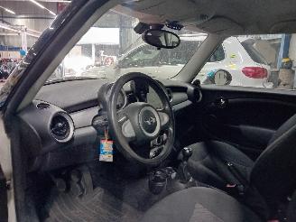 Mini Mini Clubman (R55) Combi 1.6 16V Cooper (N12-B16A) [88kW]  (10-2007/12-2013=
) picture 5