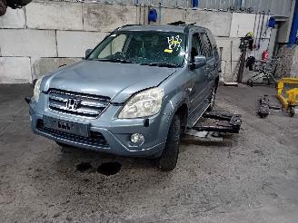 demontáž osobní automobily Honda Cr-v CR-V (RD5/6/7/8) SUV 2.0i 16V VTEC (K20A4) [110kW]  (09-2001/03-2007) 2005