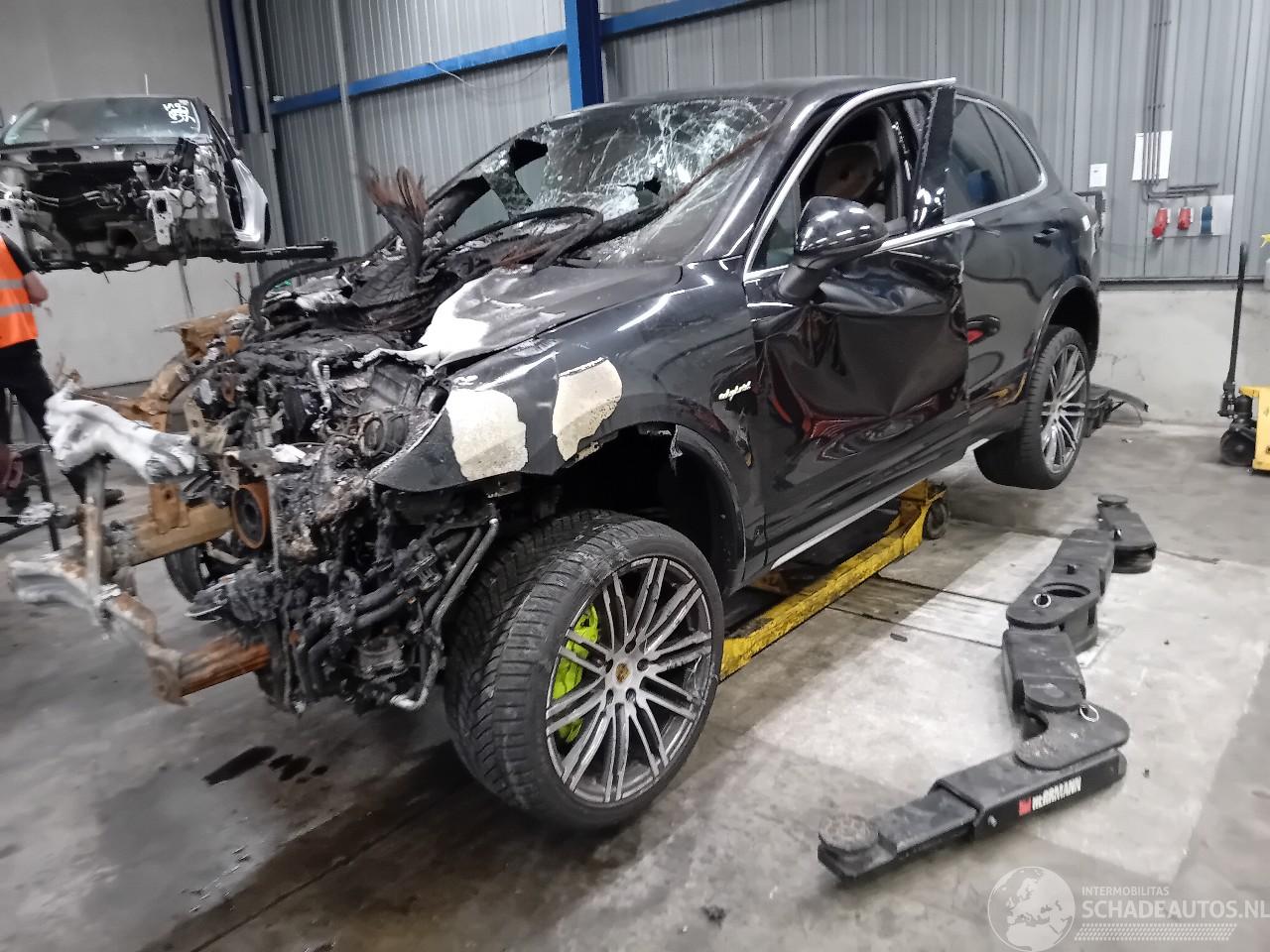 Porsche Cayenne Cayenne II (92A) SUV 3.0 S E-Hybrid 24V (MCG.EA) [306kW]  (05-2011/05-=
2017)