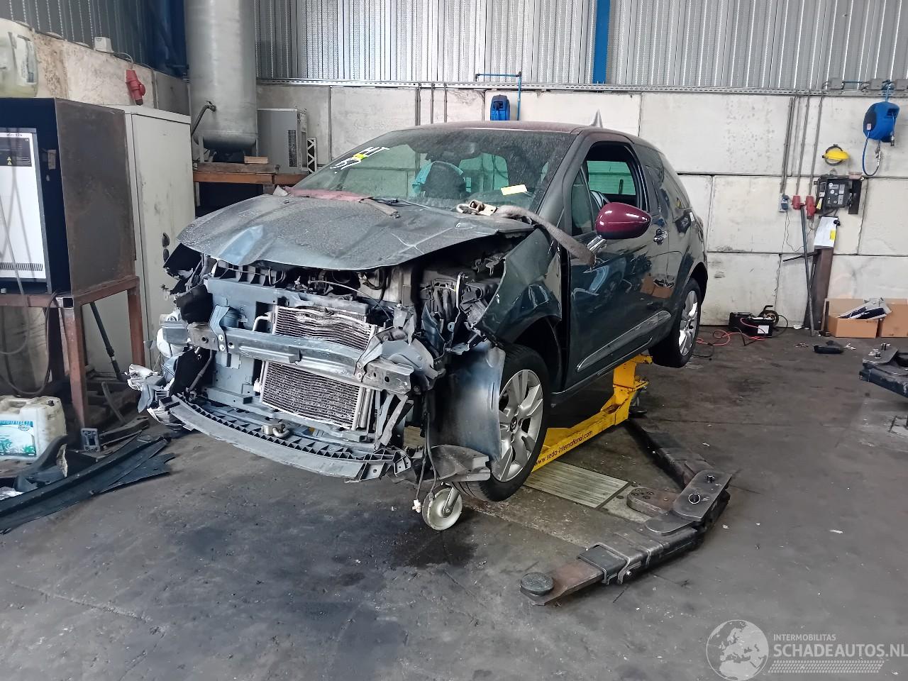 Citroën DS3 DS3 (SA) Hatchback 1.6 VTi 120 16V (EP6C(5FS)) [88kW]  (04-2010/07-201=
5)