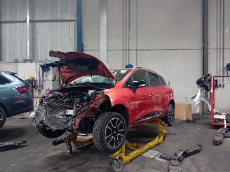 demontáž osobní automobily Renault Clio Clio IV Estate/Grandtour (7R) Combi 5-drs 0.9 Energy TCE 90 12V (H4B-4=
00(H4B-A4)) [66kW]  (01-2013/08-2021) 2014