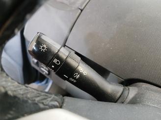 Toyota Yaris Yaris II (P9) Hatchback 1.3 16V VVT-i (2SZFE) [64kW]  (08-2005/11-2010=
) picture 14