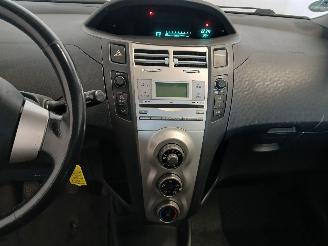 Toyota Yaris Yaris II (P9) Hatchback 1.3 16V VVT-i (2SZFE) [64kW]  (08-2005/11-2010=
) picture 17