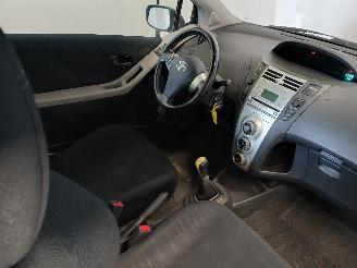 Toyota Yaris Yaris II (P9) Hatchback 1.3 16V VVT-i (2SZFE) [64kW]  (08-2005/11-2010=
) picture 8