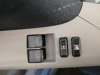 Toyota Yaris Yaris II (P9) Hatchback 1.3 16V VVT-i (2SZFE) [64kW]  (08-2005/11-2010=
) picture 13