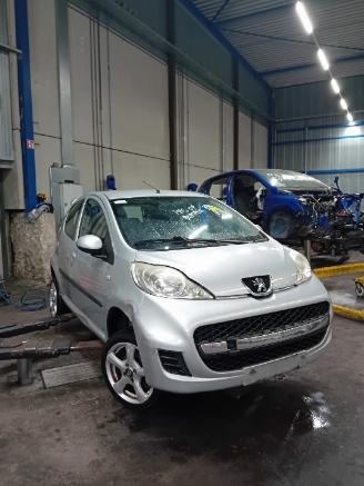 Peugeot 107 107 Hatchback 1.0 12V (384F(1KR)) [50kW]  (06-2005/05-2014) picture 2