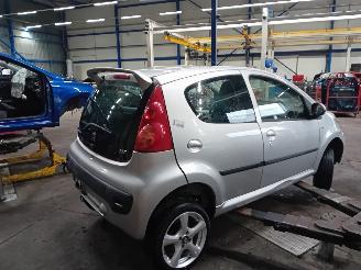 Peugeot 107 107 Hatchback 1.0 12V (384F(1KR)) [50kW]  (06-2005/05-2014) picture 4