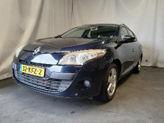 Voiture accidenté Renault Mégane Megane III Grandtour (KZ) Combi 5-drs 1.4 16V TCe 130 (H4J-700(H4J-A7)=
) [96kW]  (05-2009/02-2016) 2009/11