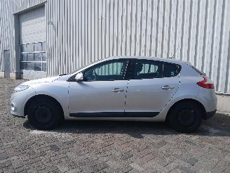 Renault Mégane Megane III Berline (BZ) Hatchback 5-drs 1.4 16V TCe 130 (H4J-700(H4J-A=
7)) [96kW]  (04-2009/02-2016) picture 4