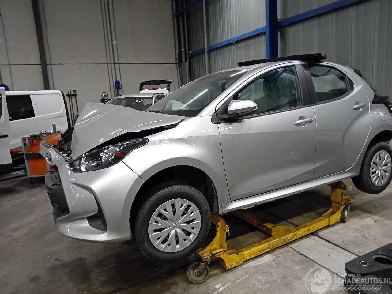 Toyota Yaris Yaris IV (P21/PA1/PH1) Hatchback 1.5 12V Hybrid 115 (M15AFXE) [85kW]  =
(02-2020/...)