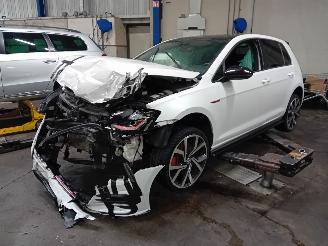 Auto da rottamare Volkswagen Golf Golf VII (AUA) Hatchback 2.0 GTI 16V Performance Package (DLBA) [180kW=
]  (03-2017/08-2020) 2017