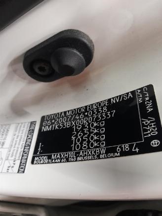 Toyota C-HR C-HR (X1,X5) SUV 2.0 16V Hybrid (M20AFXS) [112kW]  (10-2019/...) picture 6