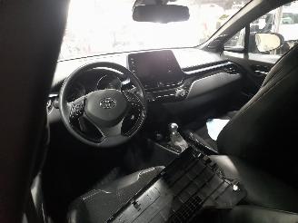 Toyota C-HR C-HR (X1,X5) SUV 2.0 16V Hybrid (M20AFXS) [112kW]  (10-2019/...) picture 5