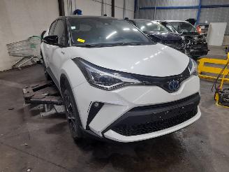 Toyota C-HR C-HR (X1,X5) SUV 2.0 16V Hybrid (M20AFXS) [112kW]  (10-2019/...) picture 2