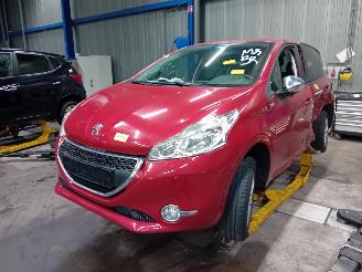 demontáž osobní automobily Peugeot 208 208 I (CA/CC/CK/CL) Hatchback 1.2 Vti 12V PureTech 82 (EB2F(HMZ)) [60k=
W]  (03-2012/12-2019) 2014