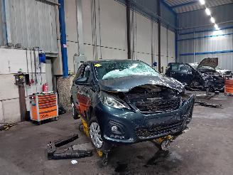 Peugeot 108 108 Hatchback 1.0 12V (1KRFE(CFB)) [51kW]  (05-2014/...) picture 2