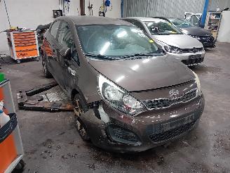 Kia Rio Rio III (UB) Hatchback 1.4 CVVT 16V (G4FA) [80kW]  (09-2011/12-2017) picture 2