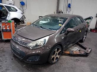 demontáž osobní automobily Kia Rio Rio III (UB) Hatchback 1.4 CVVT 16V (G4FA) [80kW]  (09-2011/12-2017) 2011