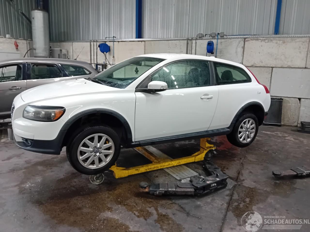 Volvo C-30 C30 (EK/MK) Hatchback 3-drs 1.6 16V (B4164S3) [74kW]  (10-2006/12-2012=
)